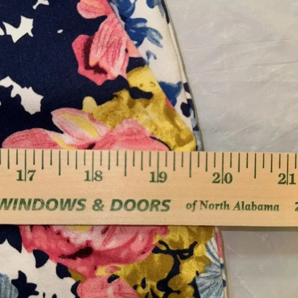 Isaac Mizrahi Flowered Shorts - Picture 8 of 9